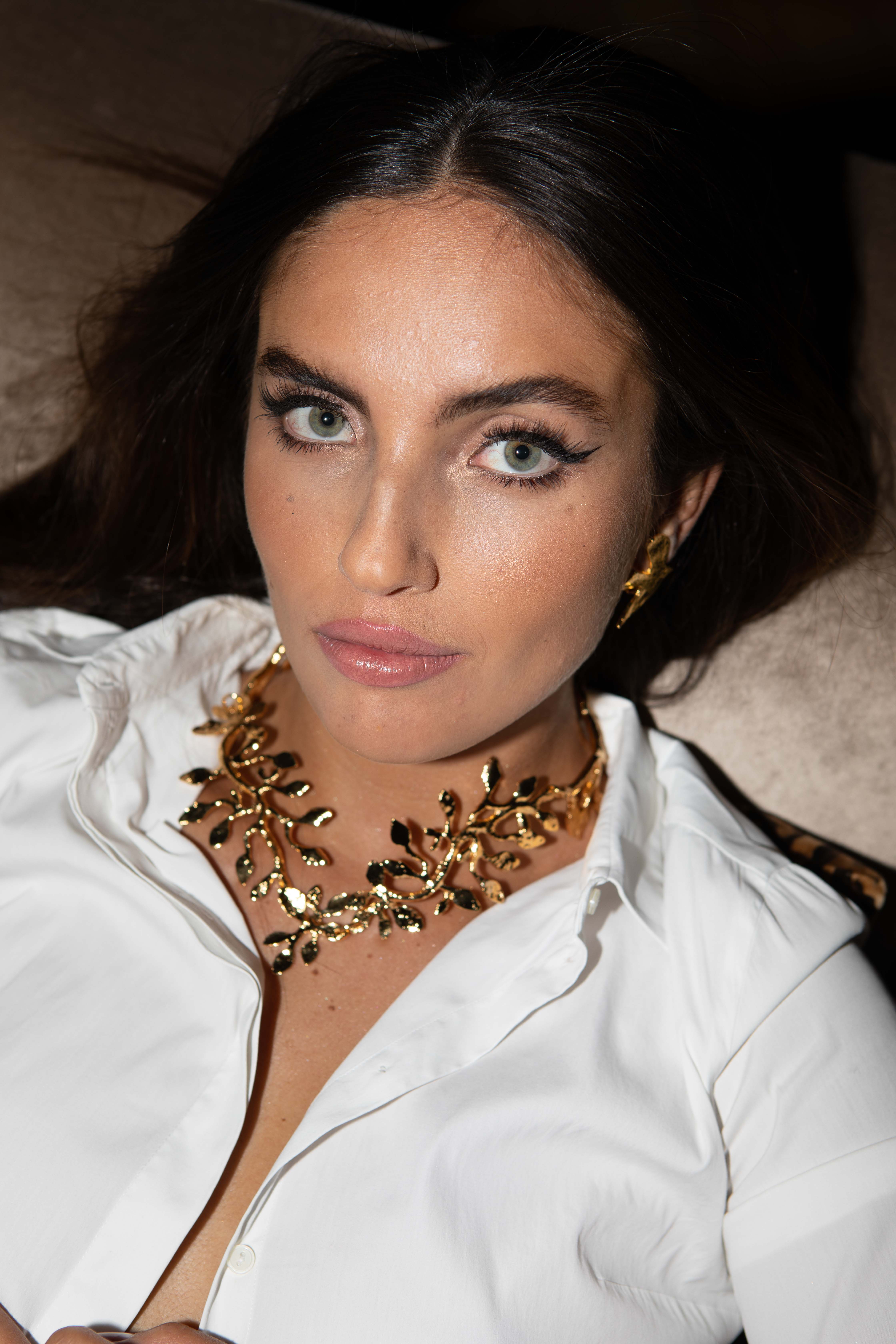 Photo portée Collier  Doré Végétal