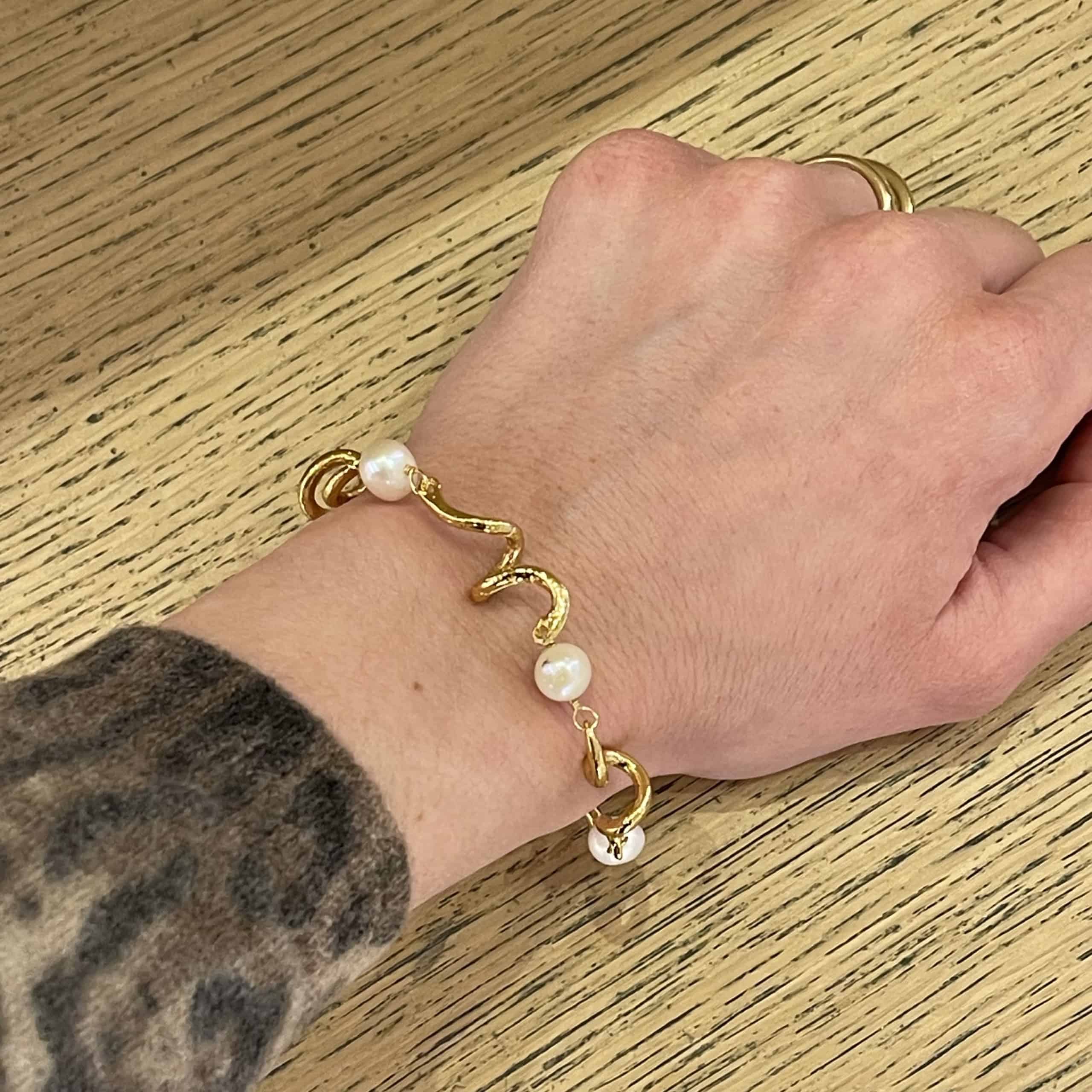 Photo portée Bracelet Doré Arabesque