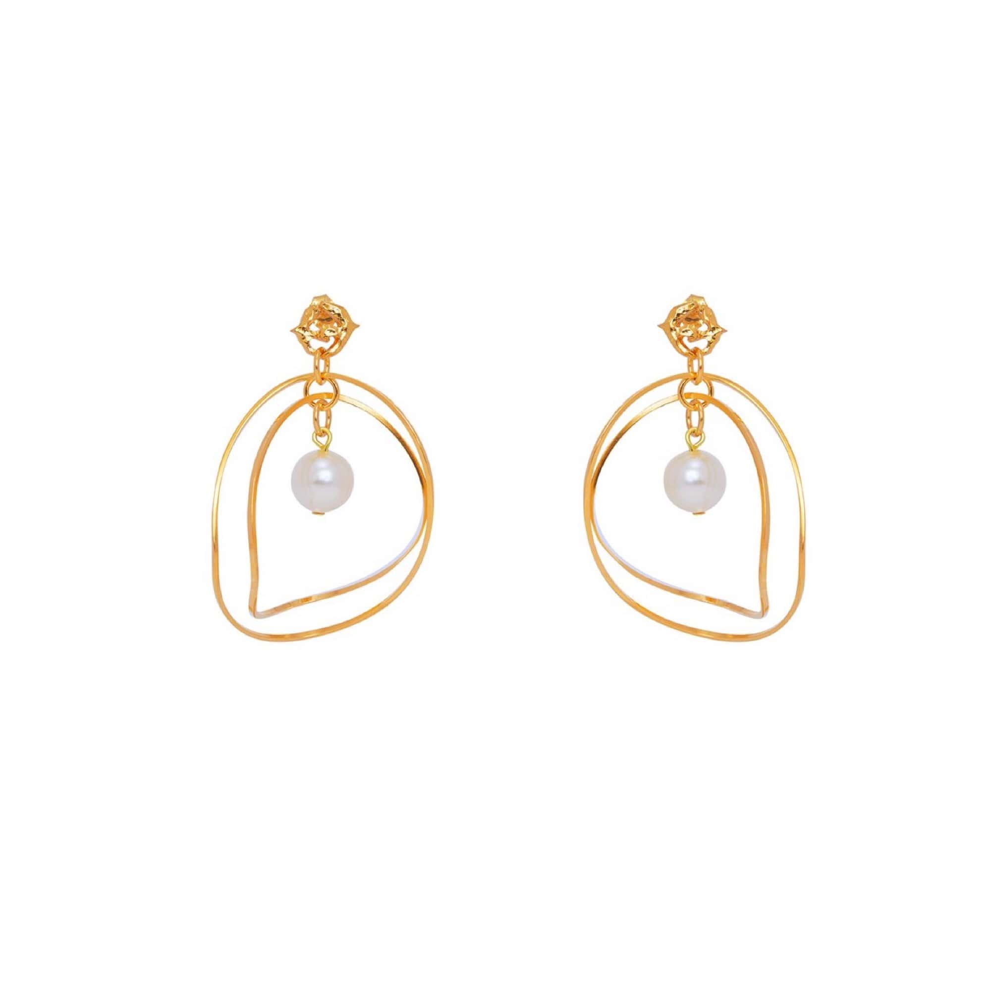 Pierced Earrings Golden Maitika