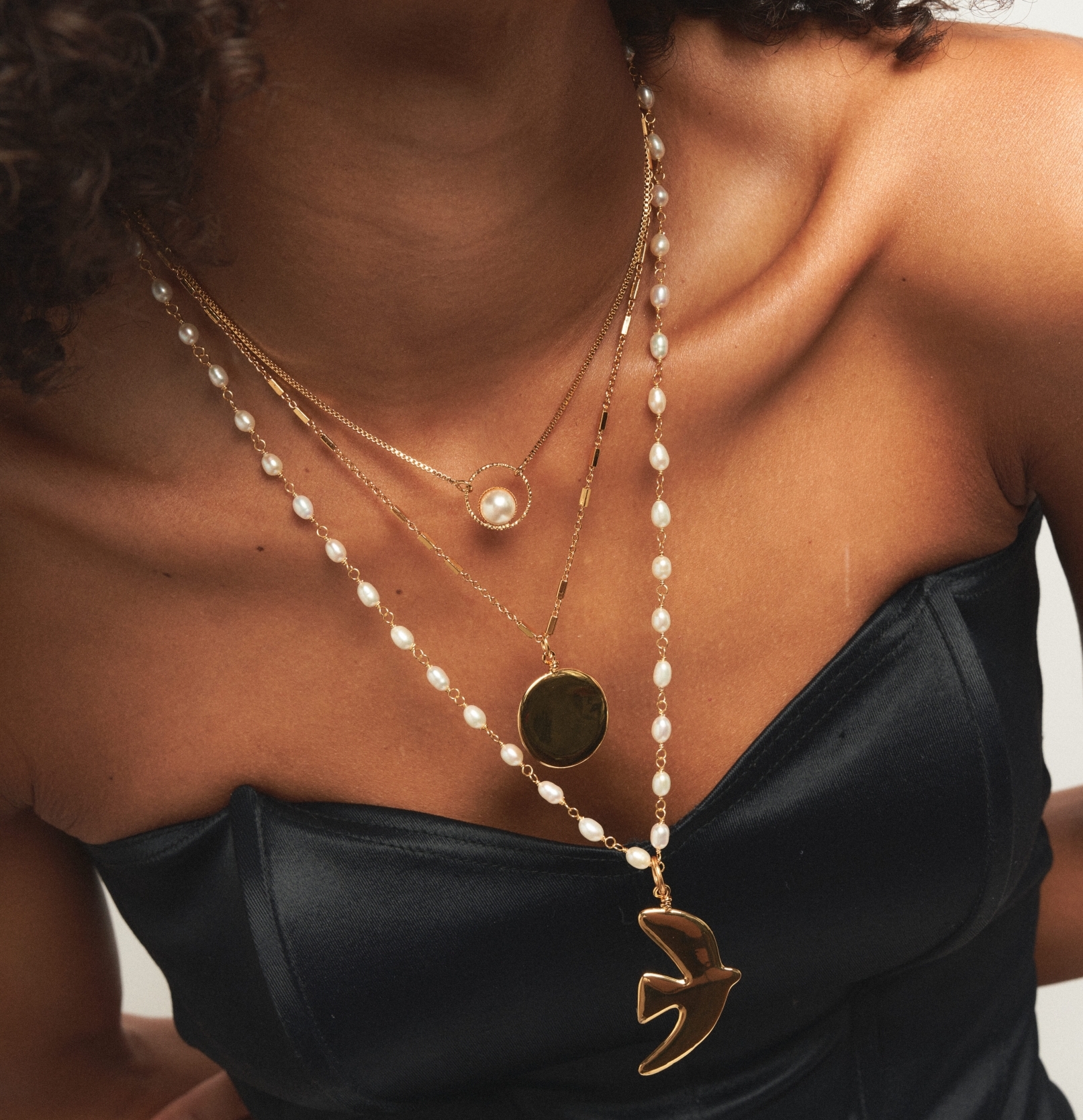 Photo portée Collier Argenté L'heure Dorée