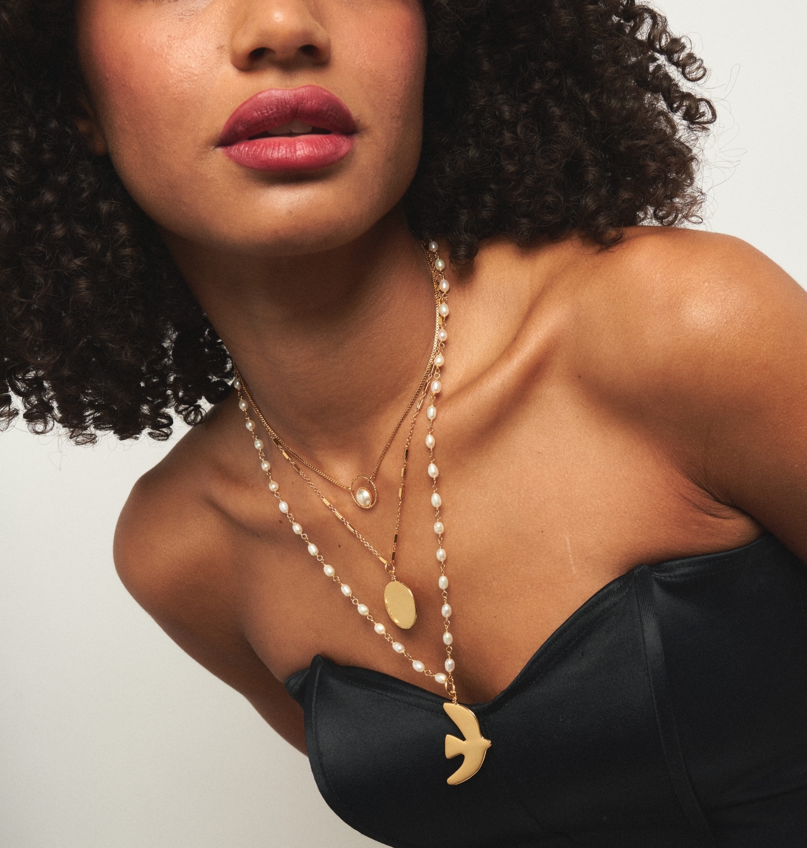 Photo portée Collier Argenté L'heure Dorée
