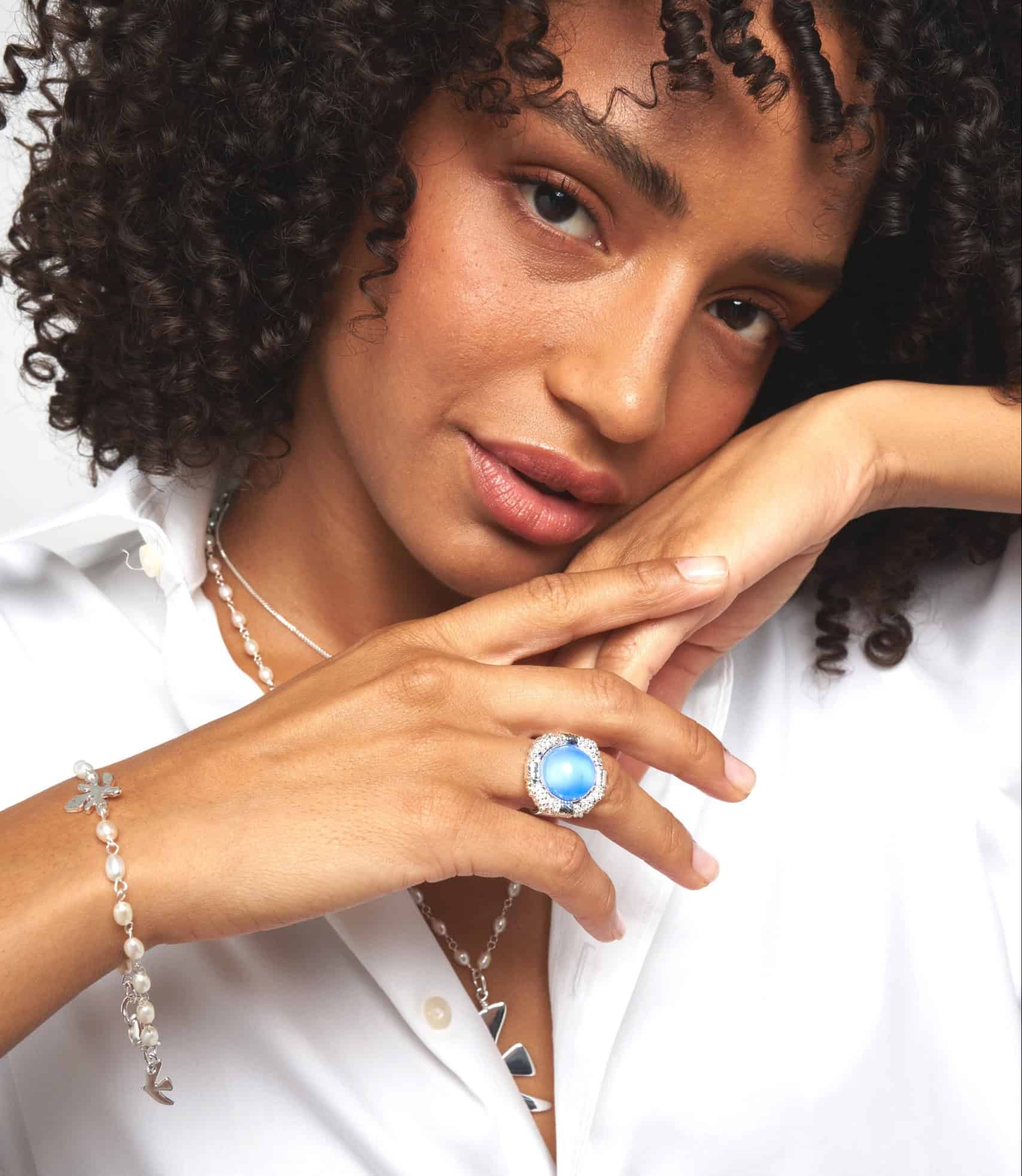 Photo portée Bague Argenté L'heure Dorée