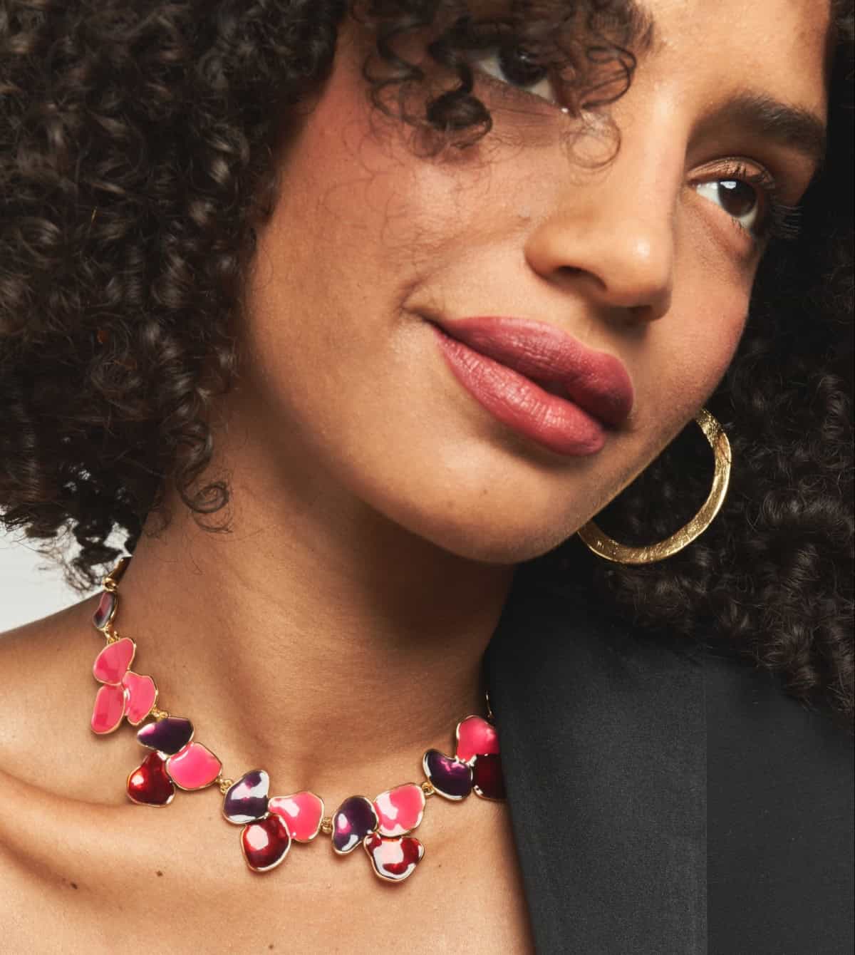 Photo portée Collier Doré Premier Rendez-vous
