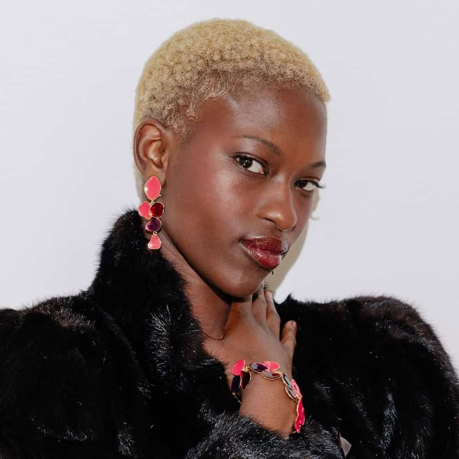 Photo portée Boucles D'oreilles Clip Doré Premier Rendez-vous