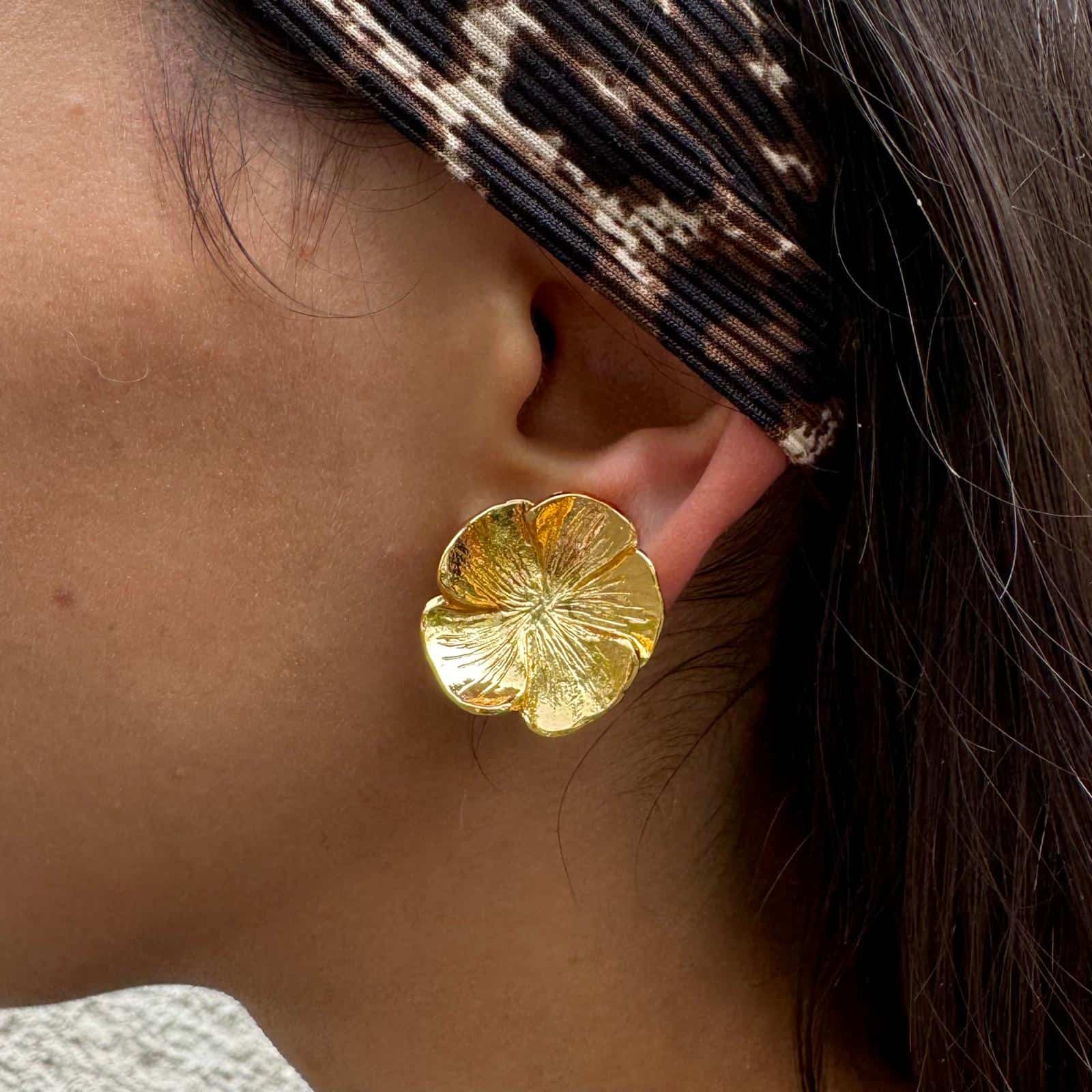 Photo portée Boucles D'oreilles Clips Doré Paris