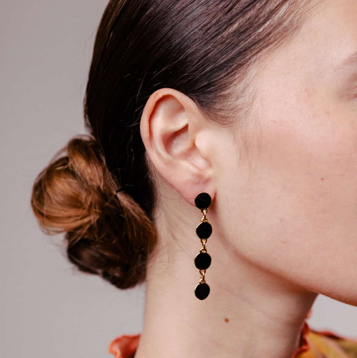Photo portée Pierced Gold Earrings Premier Rendez-vous