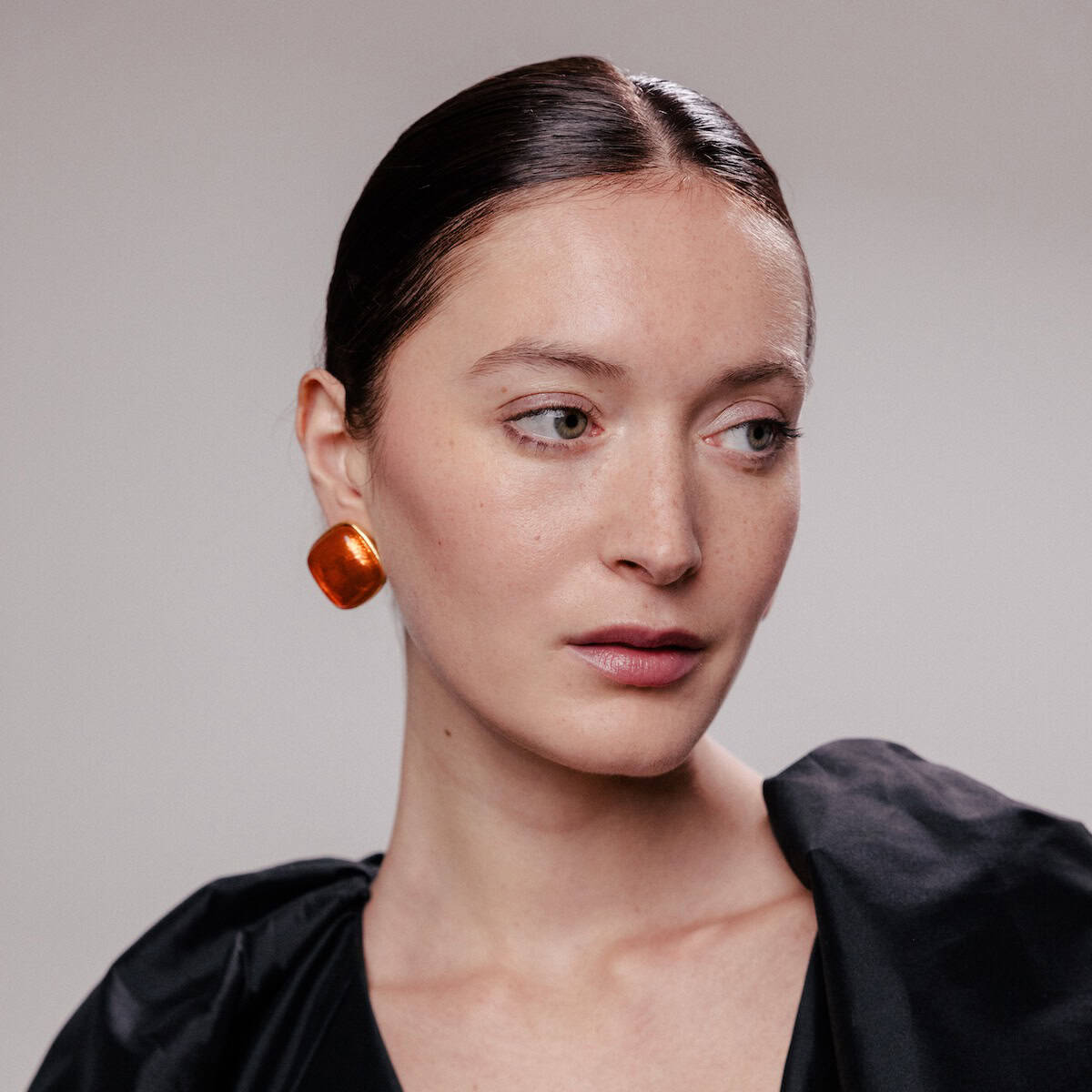Photo portée L'amoroso Clip Earrings