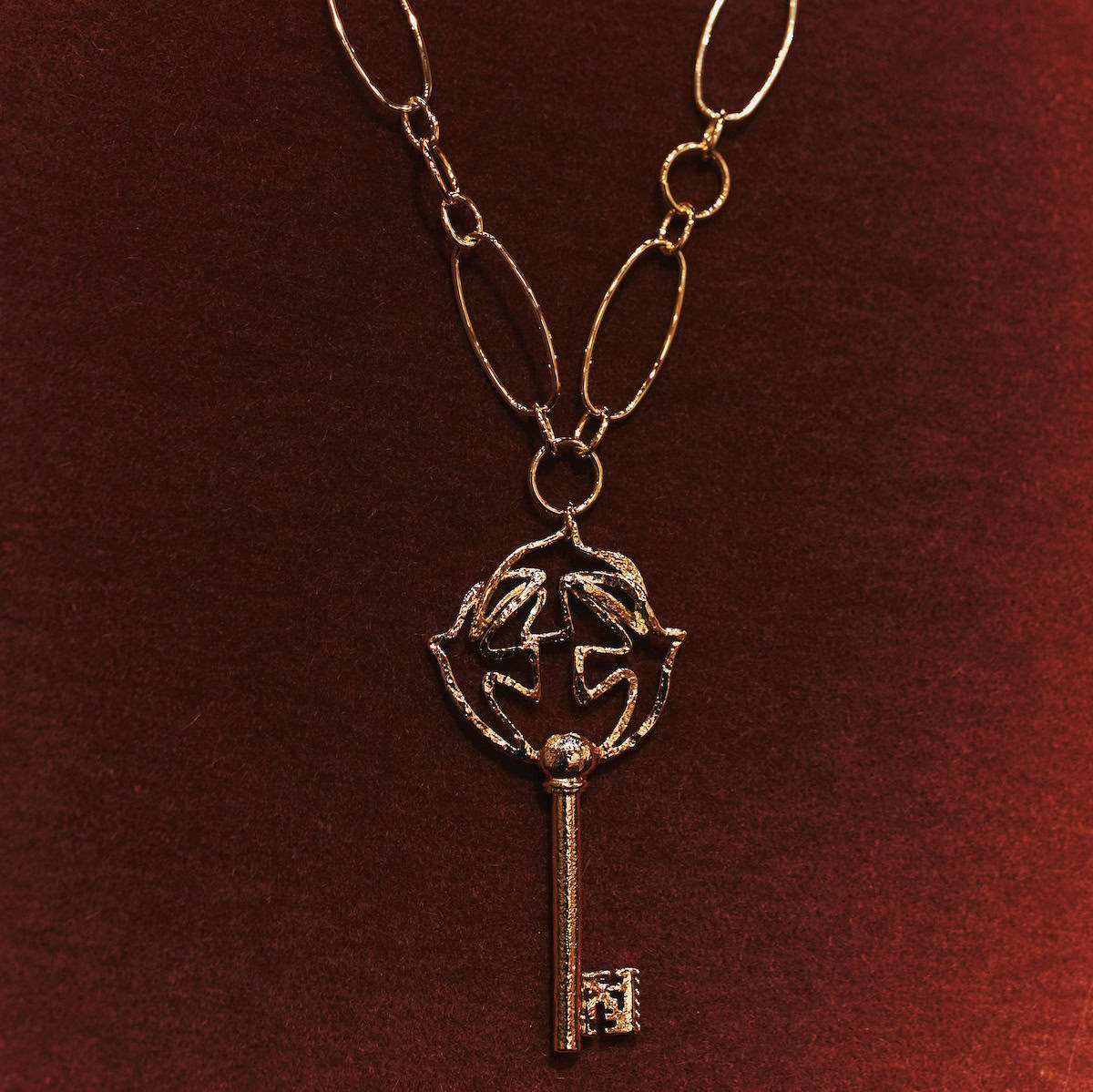 Photo portée Pendentif Doré Clé