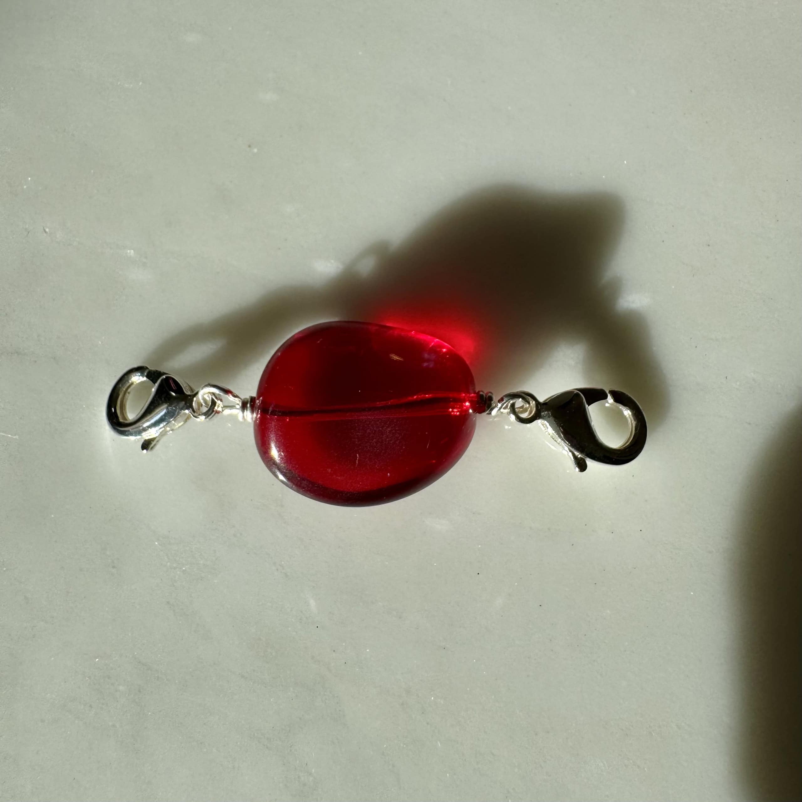 Photo portée Perle Charms Argentée Rouge Glamour
