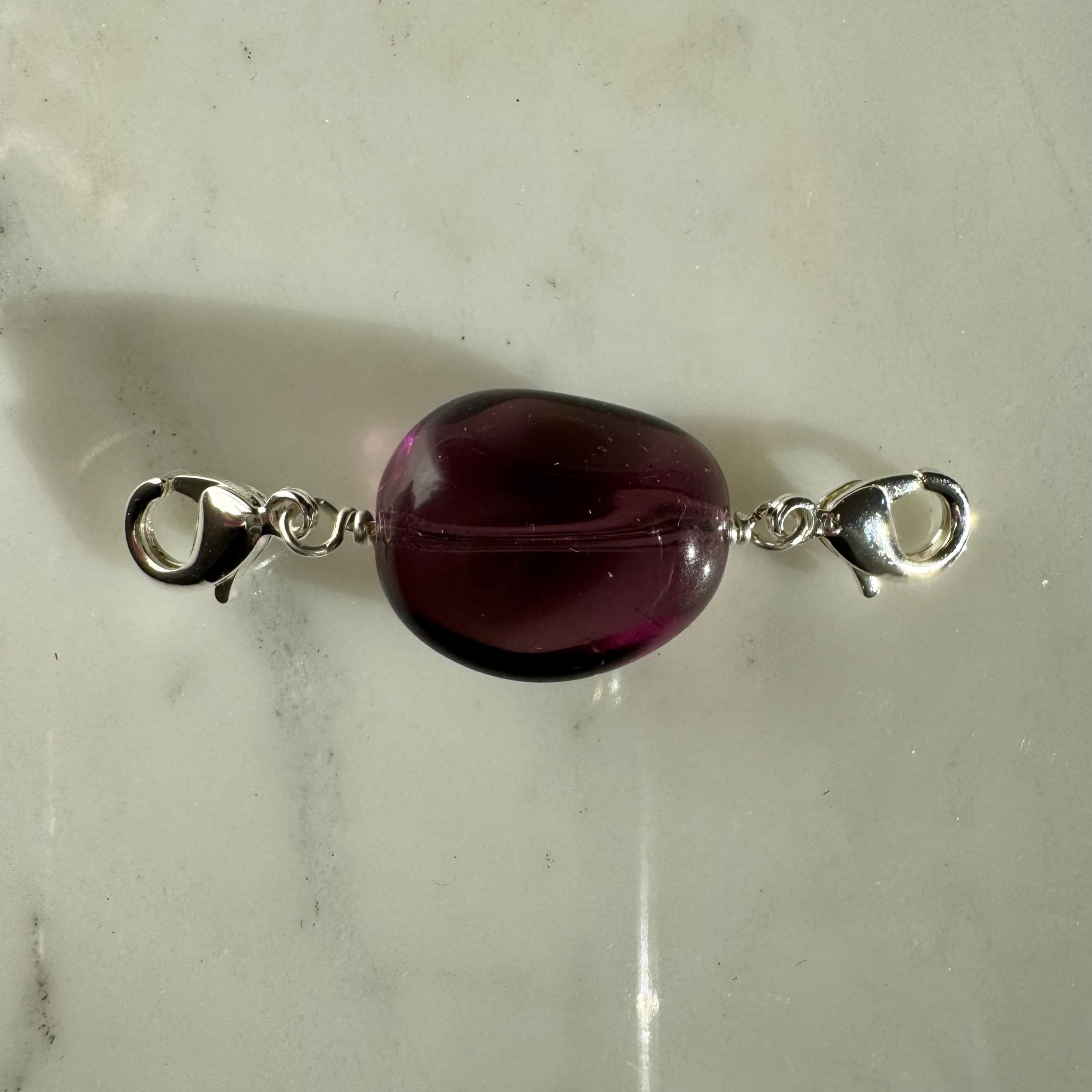 Photo portée Perle Charms Argentée Violet Nocture