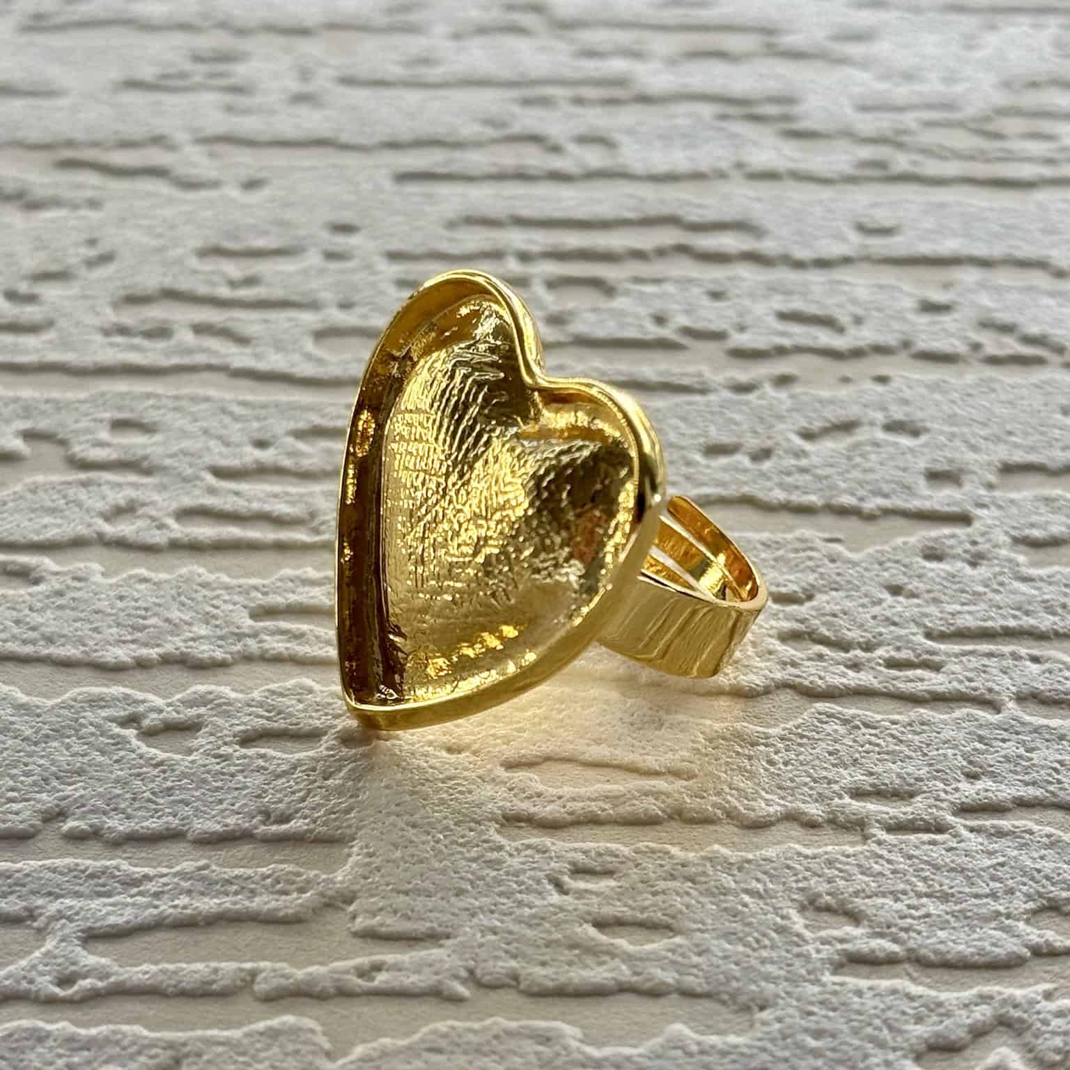 Photo portée Bague Premier Rendez-vous