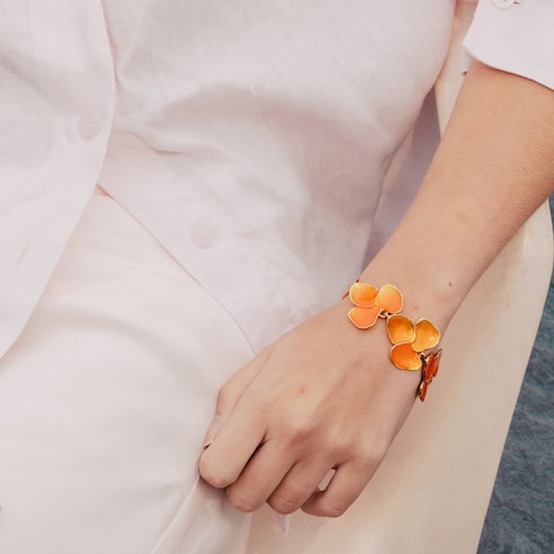 Photo portée Bracelet Doré Premier Rendez-vous