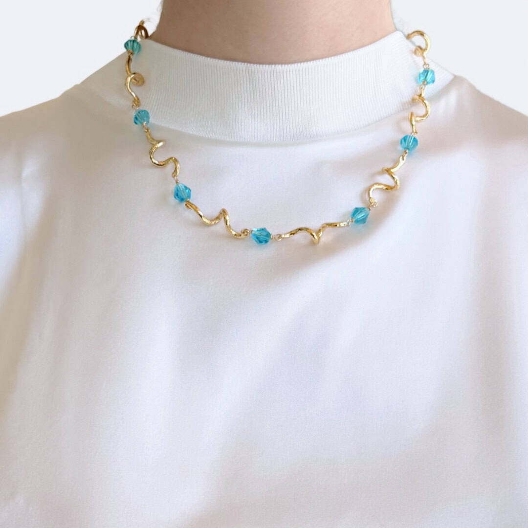 Photo portée Collier  Doré Arabesque