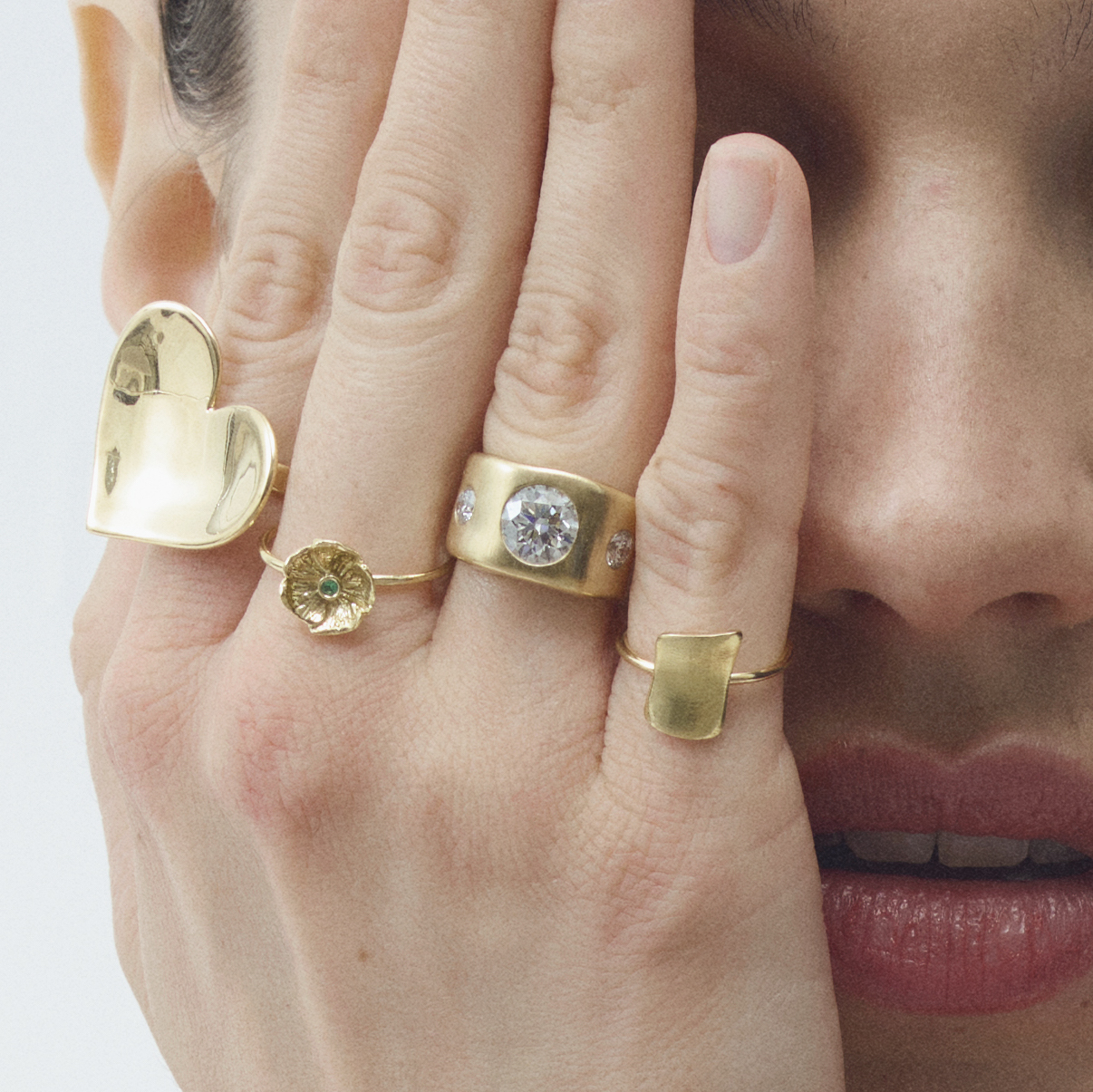 Photo portée Bague Grand Amour Fou
