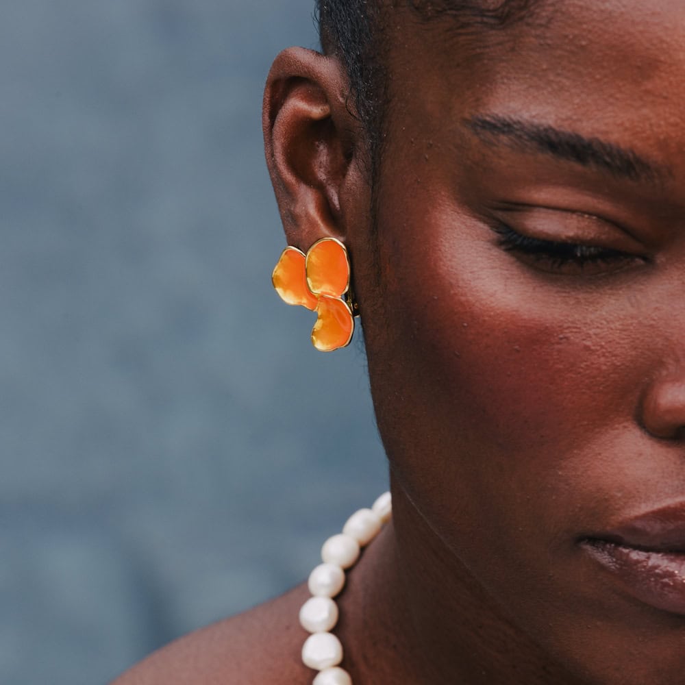 Photo portée Boucles D'oreilles Clip Doré Premier Rendez-vous