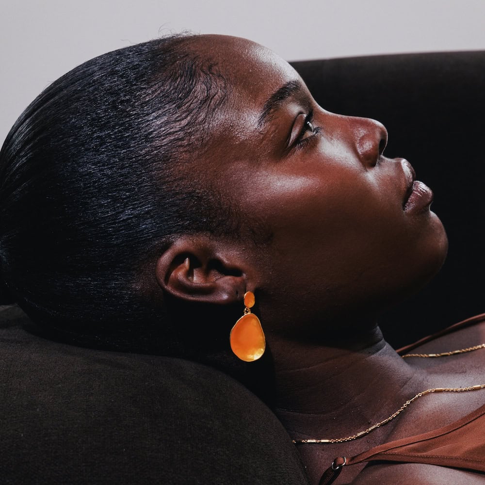 Photo portée Boucles D'oreilles Percée Doré Premier Rendez-vous