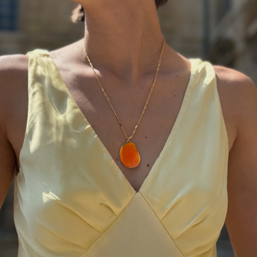 Photo portée Collier Doré  Premier Rendez-vous