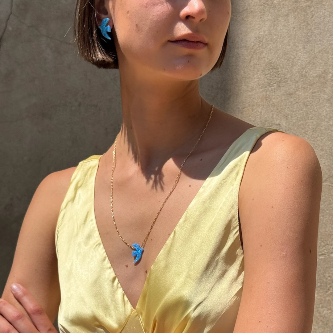 Photo portée Collier Doré Opaline