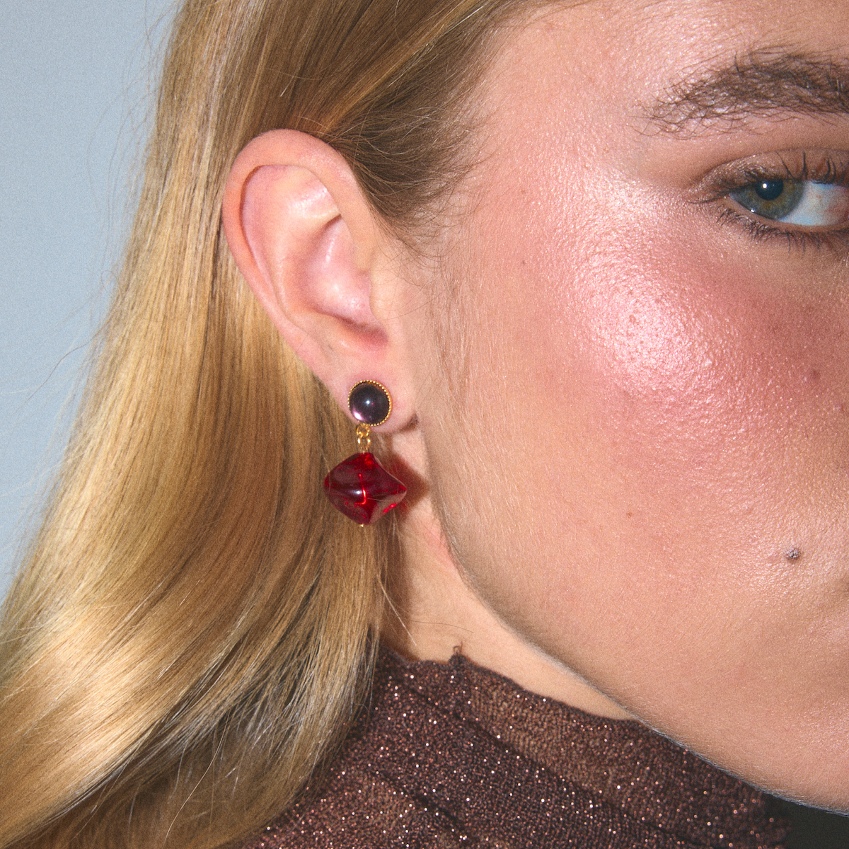 Photo portée Boucles D'oreilles Percées L'heure Dorée