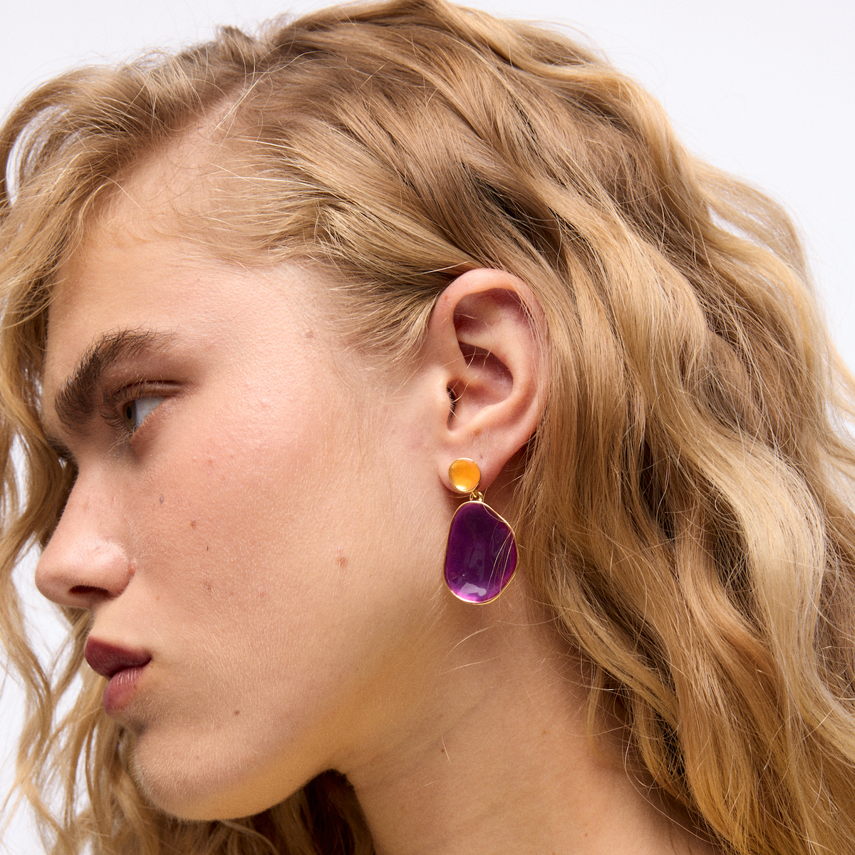 Photo portée Boucles D'oreilles Percée Doré Premier Rendez-vous