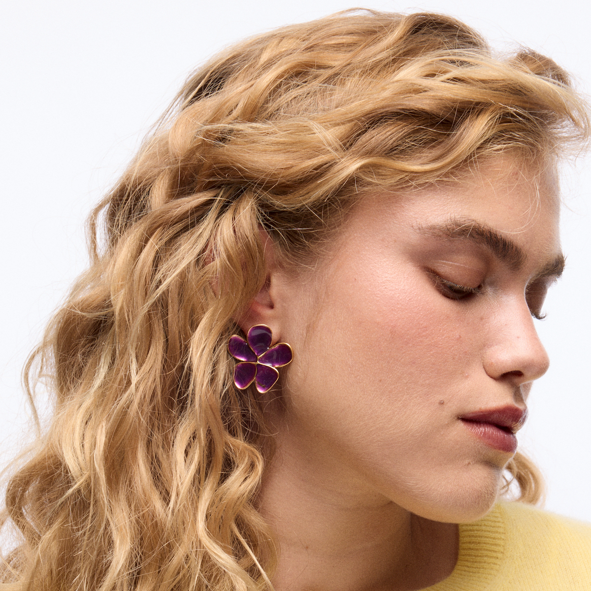 Photo portée Boucles D’oreilles Percée Premier Rendez-vous