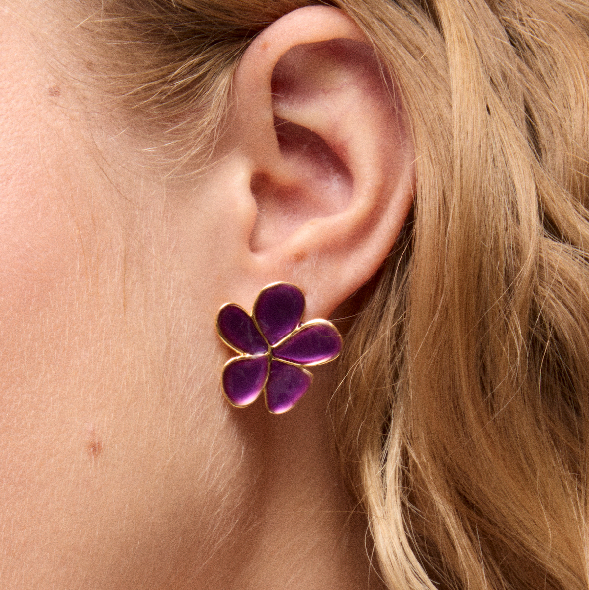 Photo portée Boucles D’oreilles Percée Premier Rendez-vous
