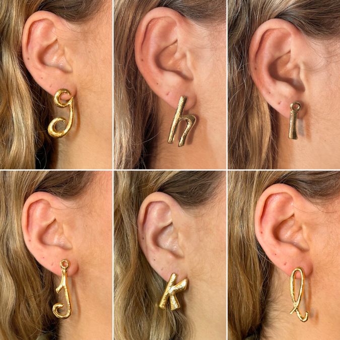 Photo portée Boucles D'oreilles L'alphabet