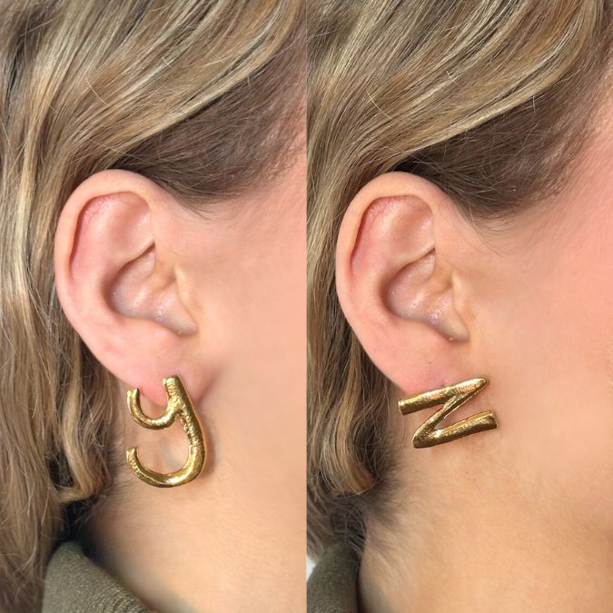 Photo portée Boucles D'oreilles L'alphabet