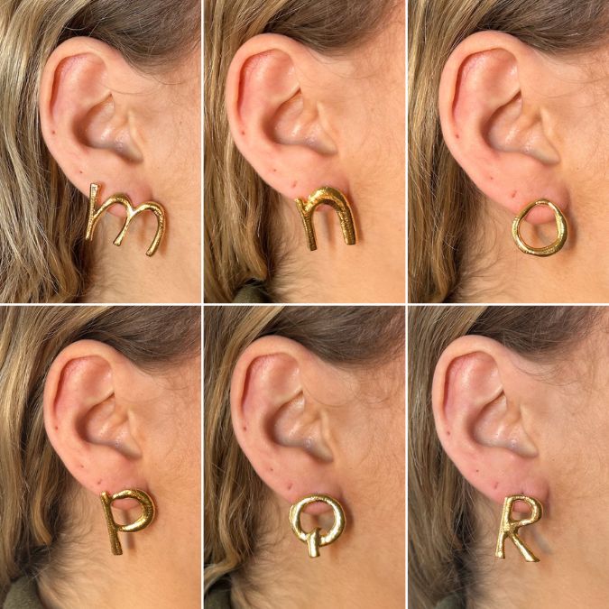 Photo portée Boucles D'oreilles L'alphabet