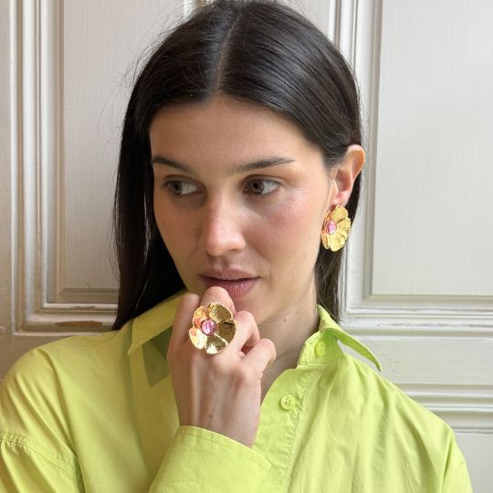 Photo portée Bague Doré Cabaret