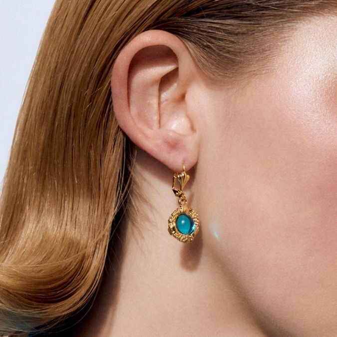 Photo portée Boucles D'oreilles Percées L'heure Dorée