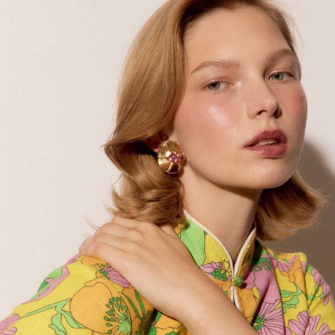 Photo portée Cabaret Gold Clip Earrings