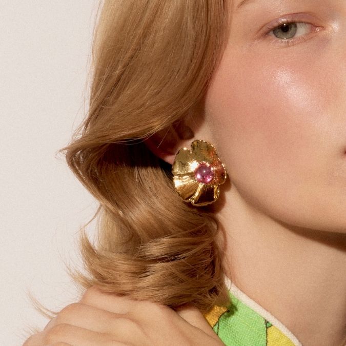 Photo portée Cabaret Gold Clip Earrings