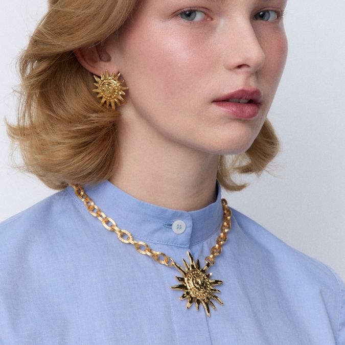 Photo portée Collier Doré Shila