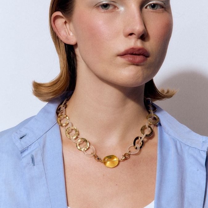 Photo portée Collier Doré 