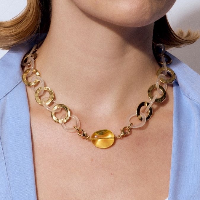 Photo portée Collier Doré 