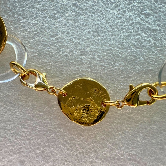 Photo portée Collier Doré 